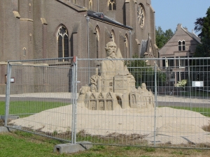 F09 Kranenburg zandsculptuur van architect Cuypers 2007